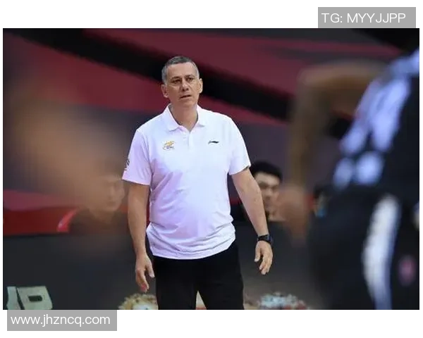 马丁内斯的传奇旅程：从足球场上的拼搏到人生的智慧分享